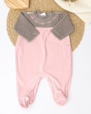 Macacão Bebê Em Plush Bordado Florzinhas Infantil