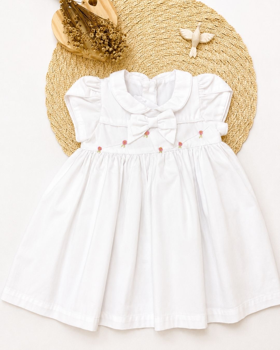 Vestido Bebê Branco Com Laço E Bordado