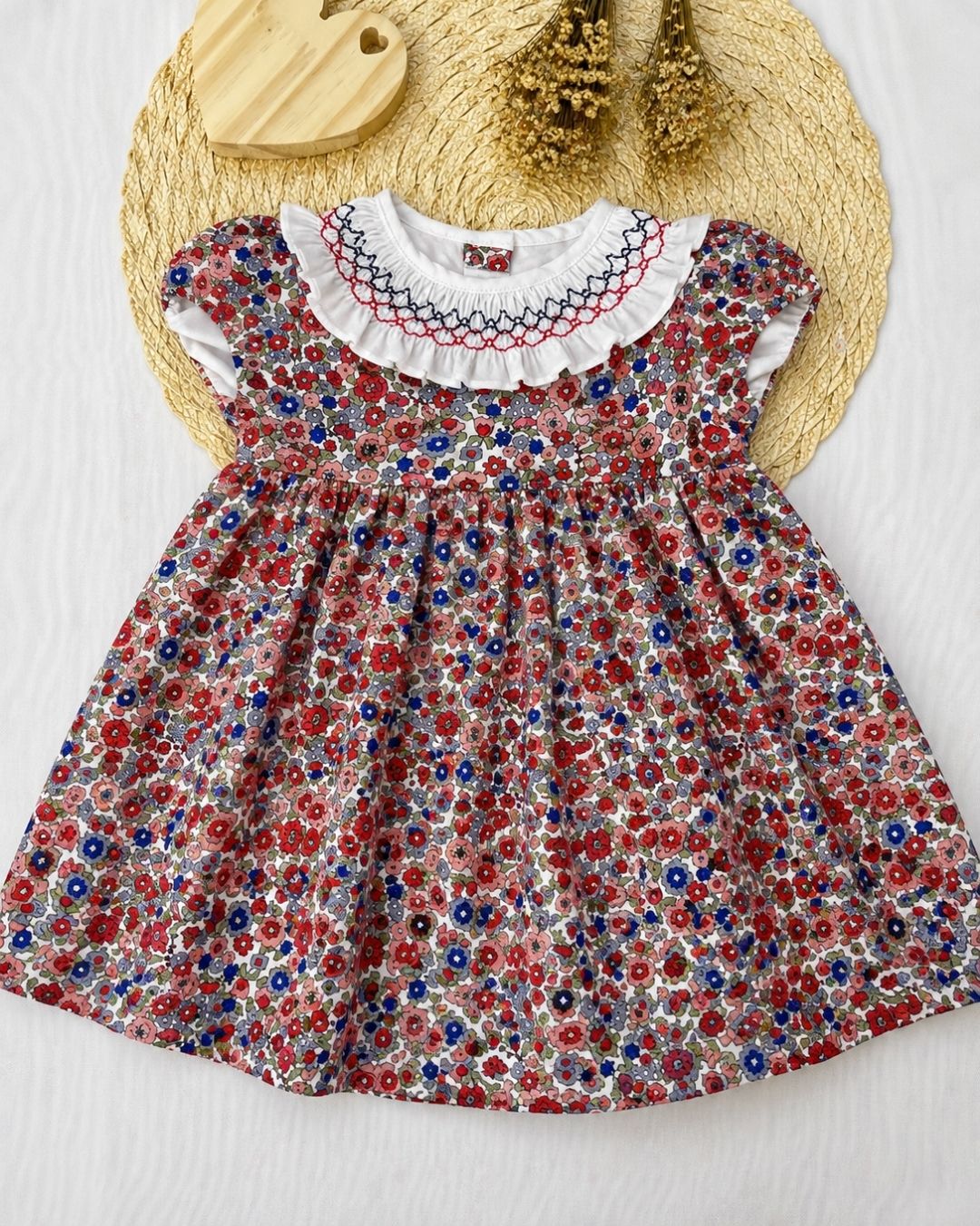 Vestido Bebê Floral Vermelho Gola Bordada