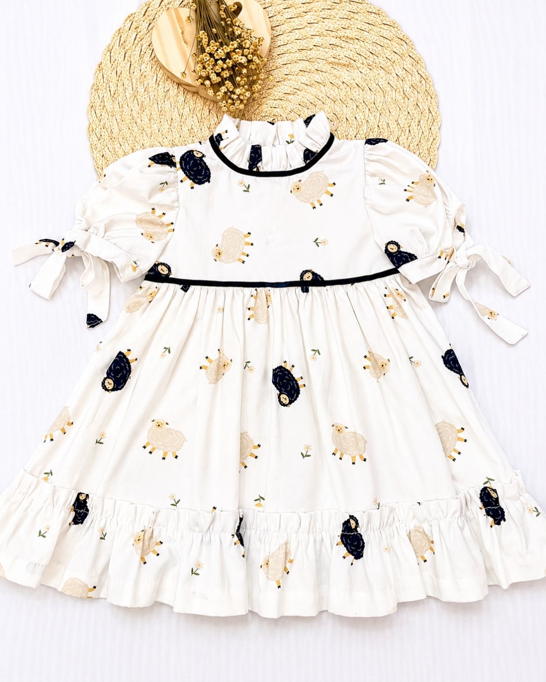 Vestido Ovelhinhas Com Laços E Babado