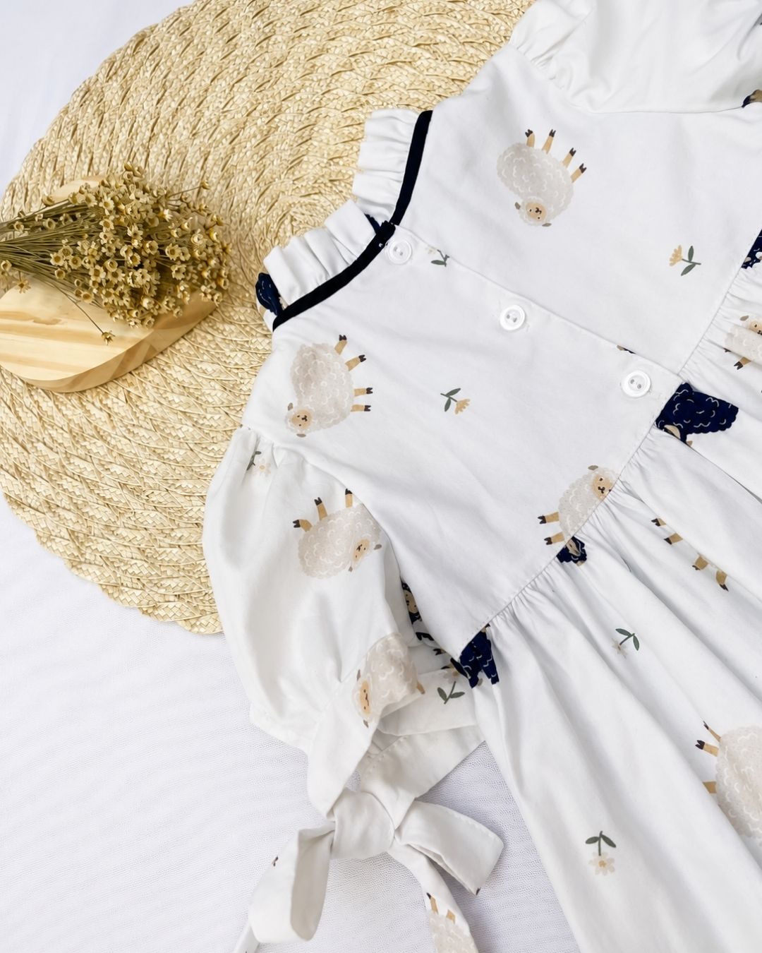 Vestido Ovelhinhas Com Laços E Babado