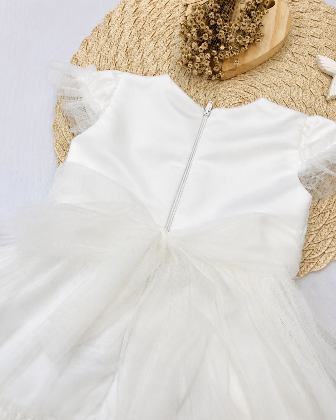 Vestido Bebê Branco Com Flores Em Tule