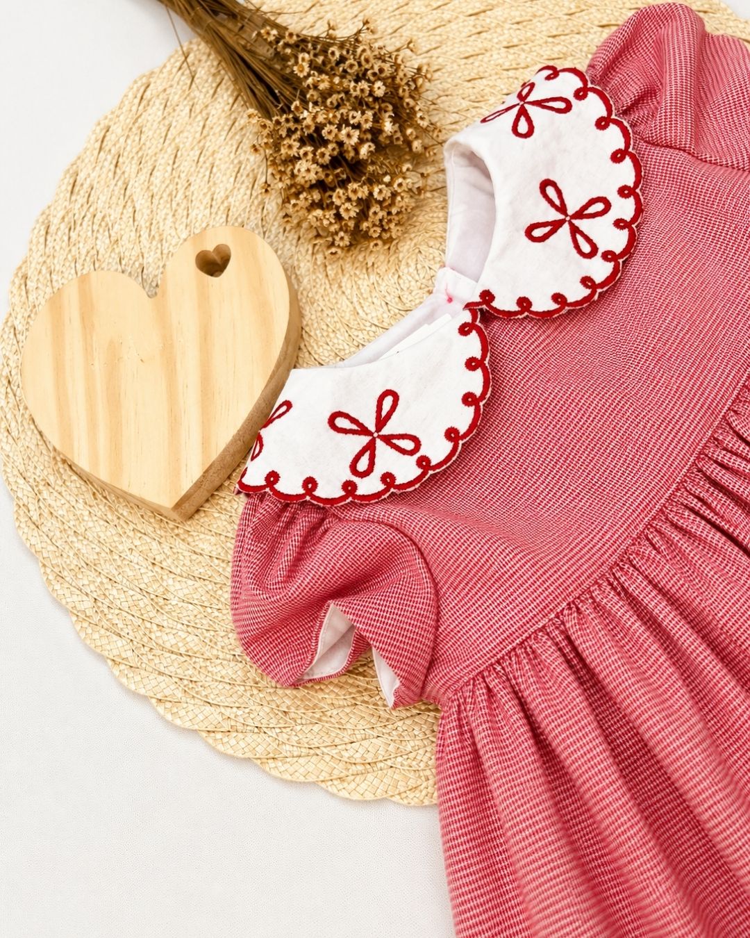 Vestido Bebê Vermelho Com Gola Bordada