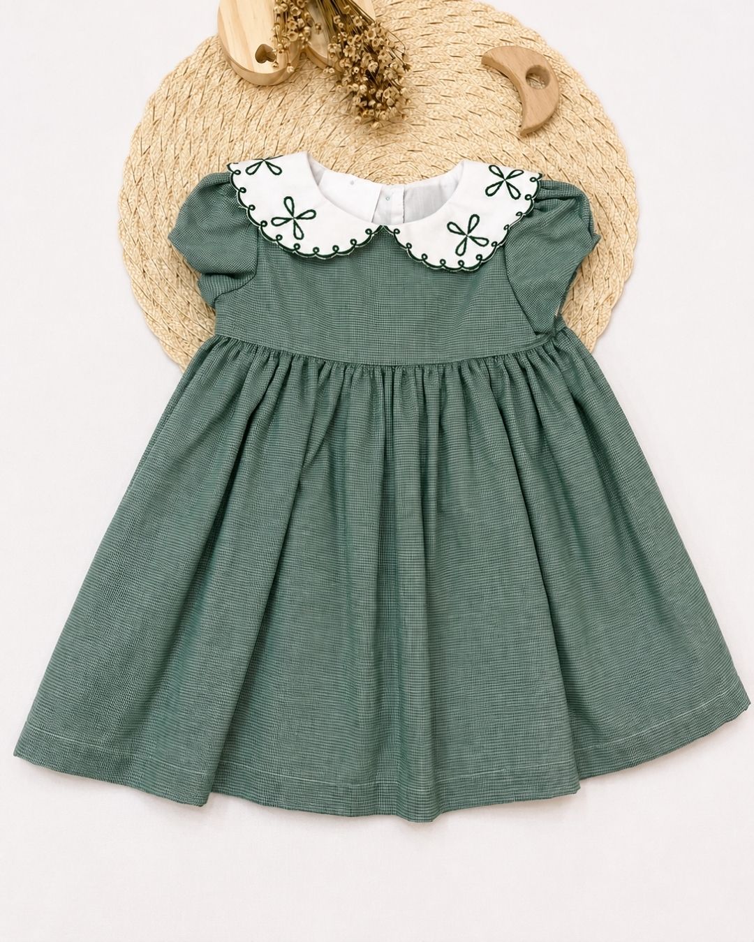 Vestido Bebê Com Gola Bordada