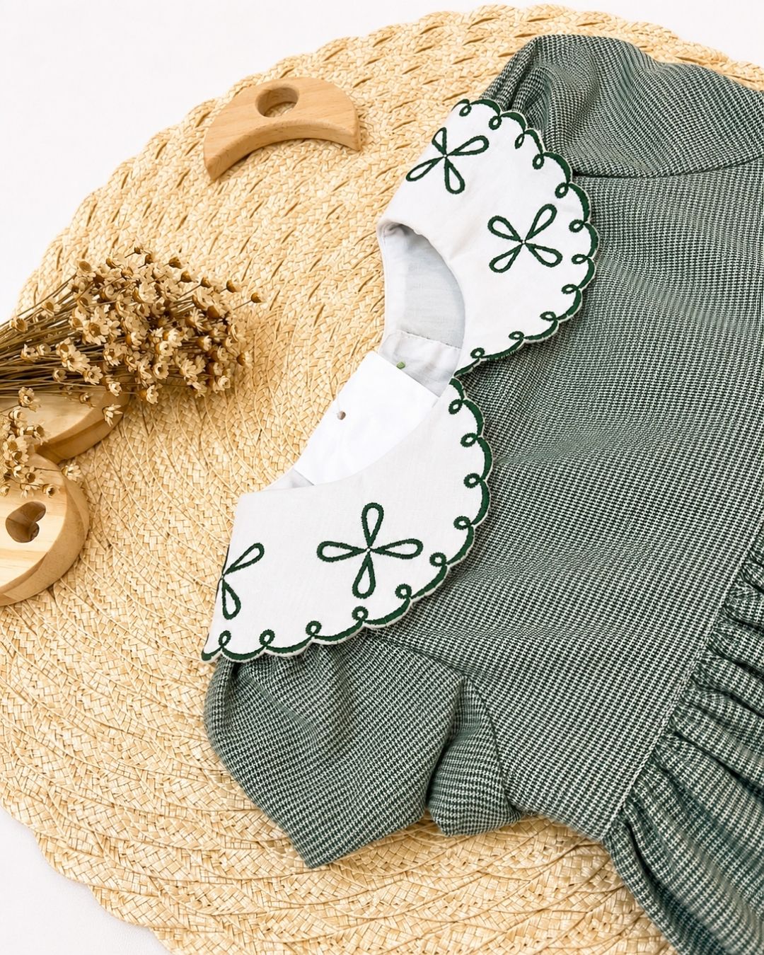 Vestido Bebê Com Gola Bordada