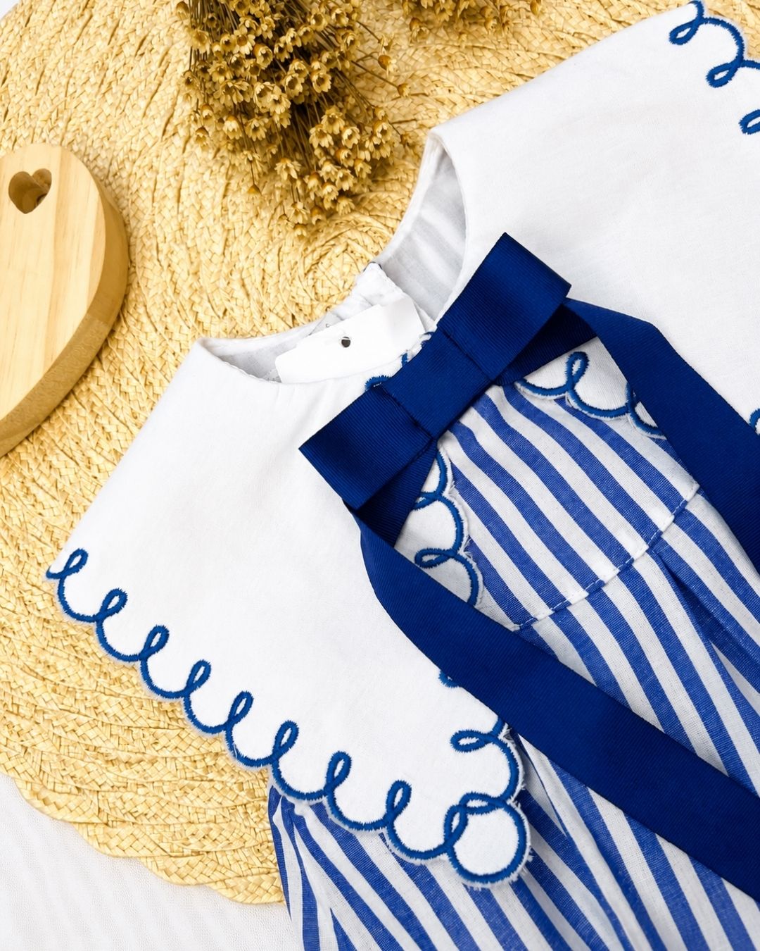 Vestido Bebê Listrado Azul Gola Bordada