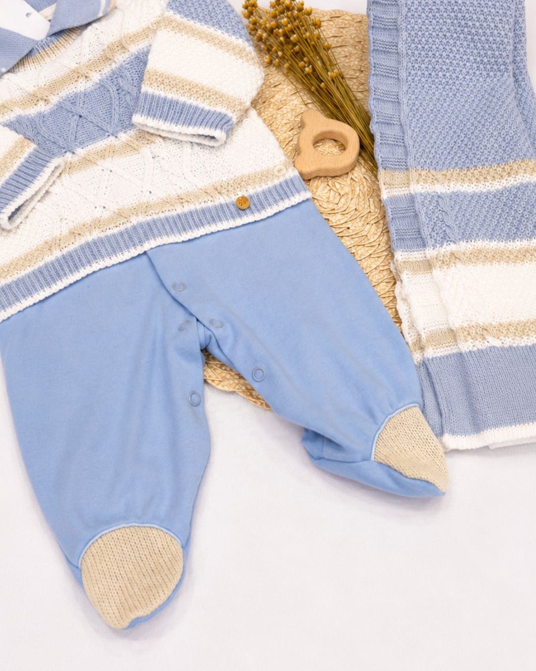 Saida Maternidade Azul Em Tricot Com Manta
