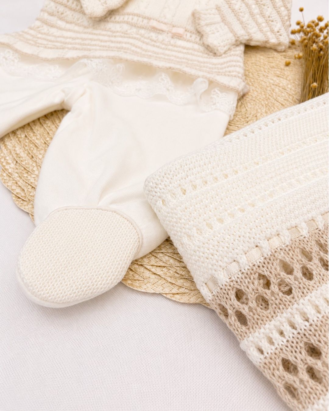 Saida Maternidade Tricot Off E Bege C/ Manta