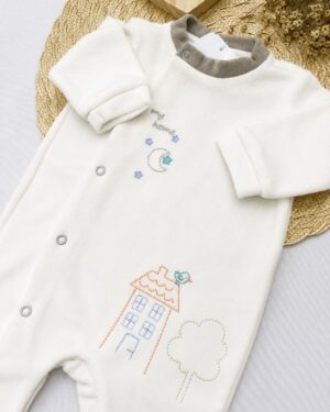 Macacão Longo Bebê Plush Bordado Casinha Infantil