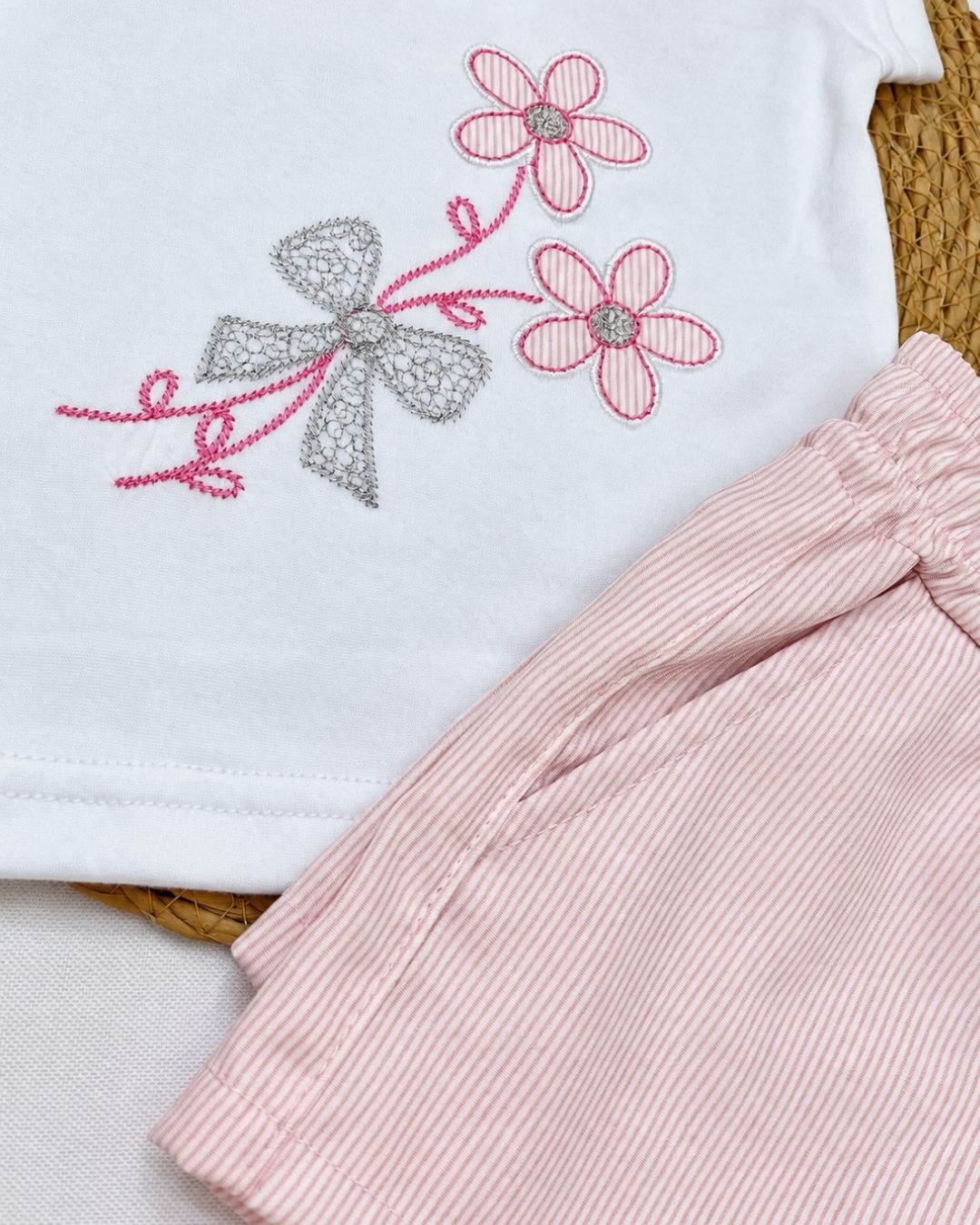 Conjunto Infantil Blusa Bordada Short Listra