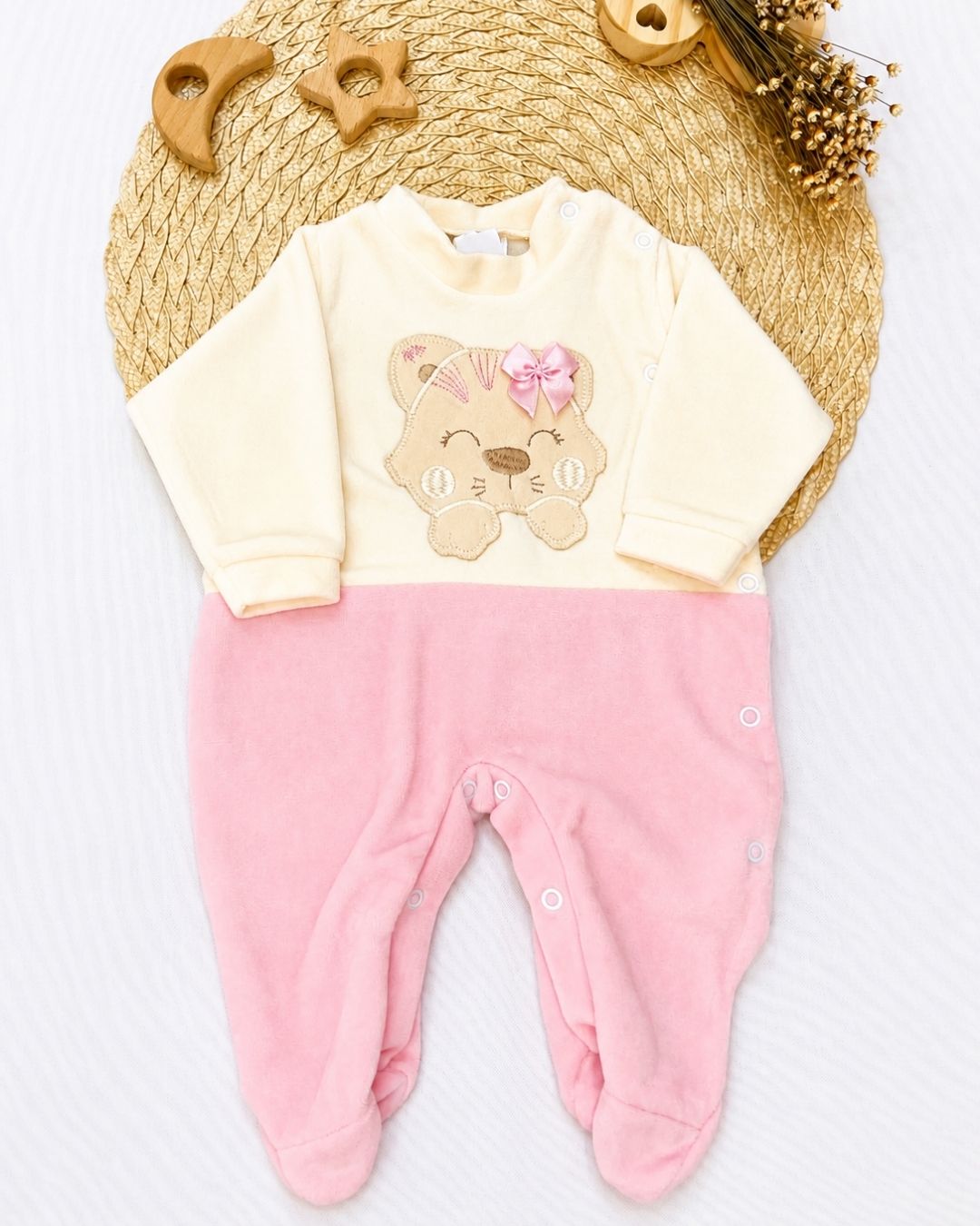 Macacão Plush Bebê Gatinha Com Laço