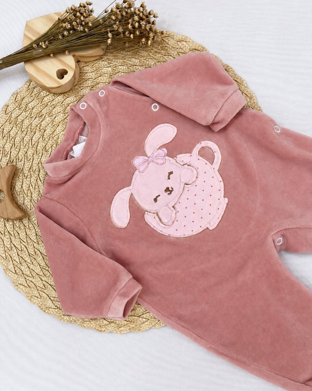 Macacão Plush Bebê Coelha Na Xicara