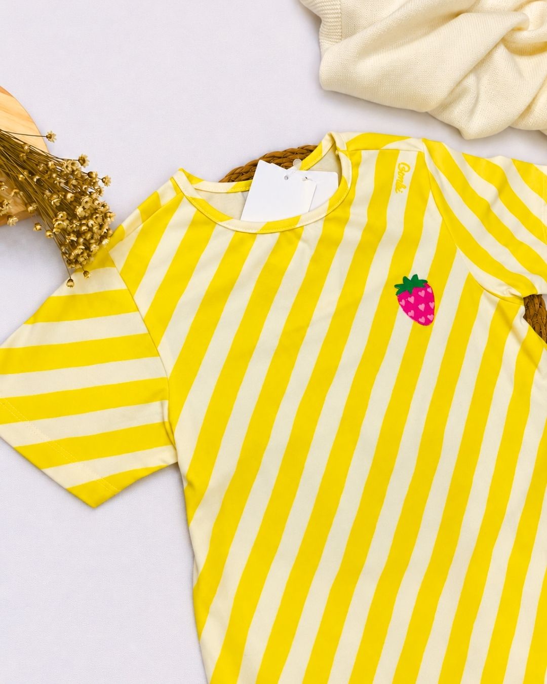 Vestido Infantil Listrado Com Morango