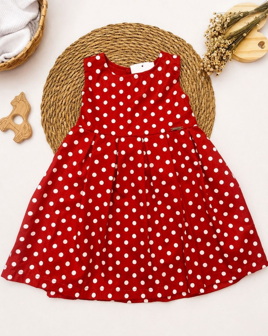 Vestido Poá Sem Mangas Com Saia Franzida