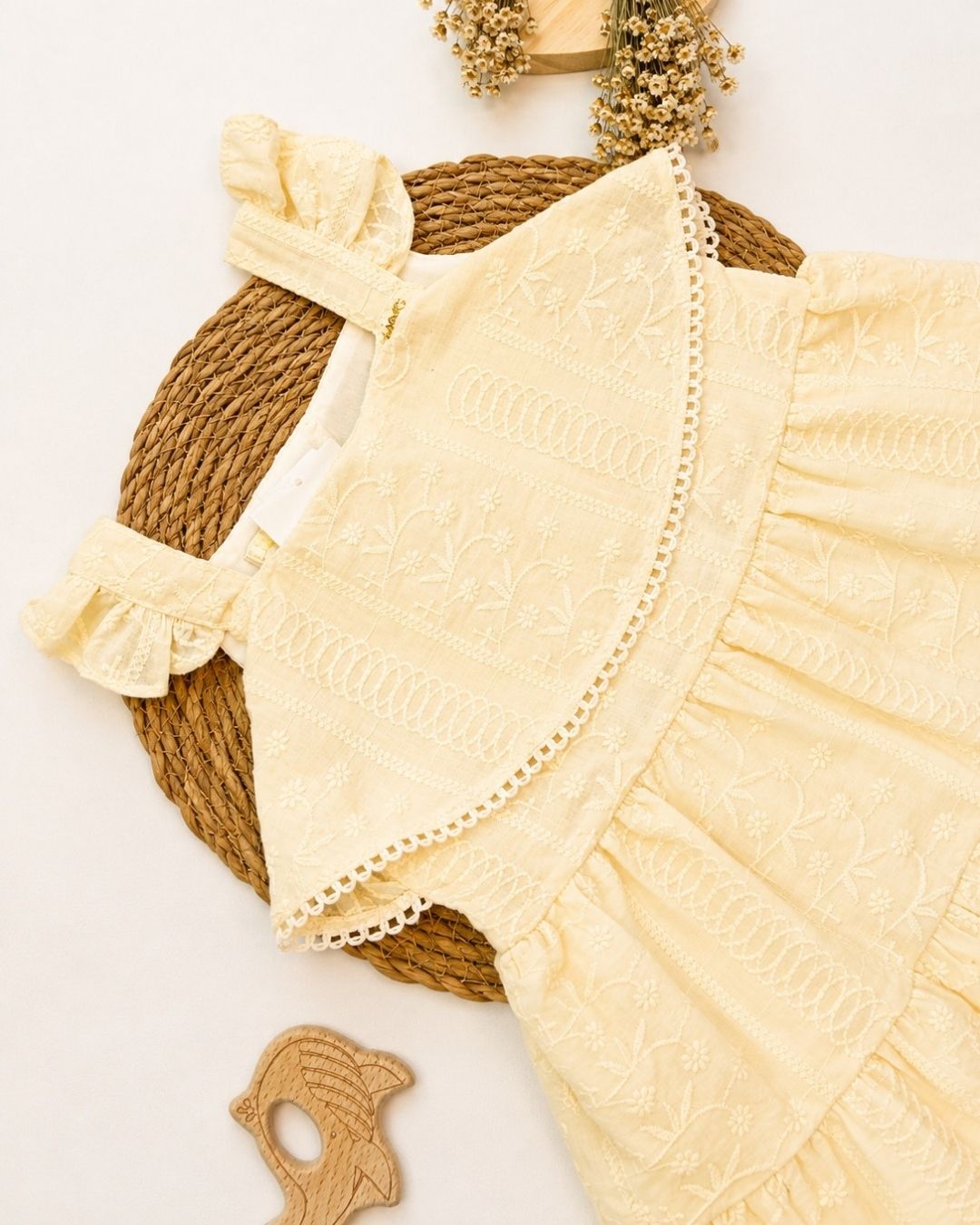Vestido Infantil Bordado Com Babados E Alças