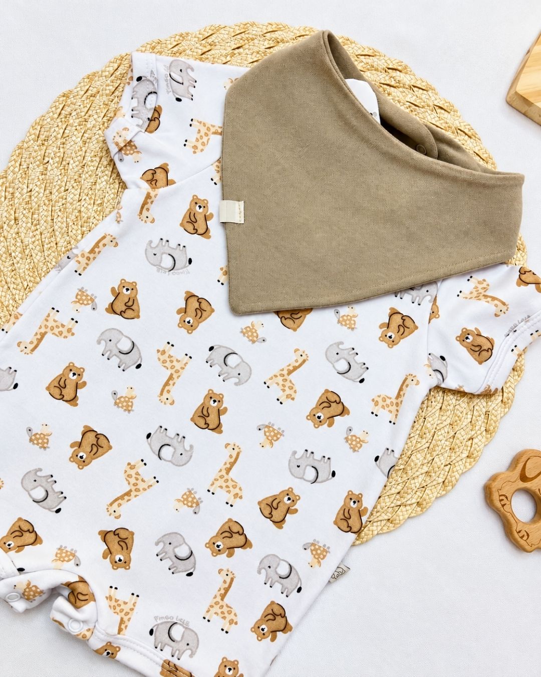 Macacão Bebê Com Babador Bandana