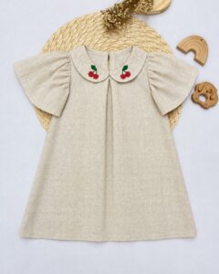 Vestido Bebê Com Gola Bordada De Cerejas