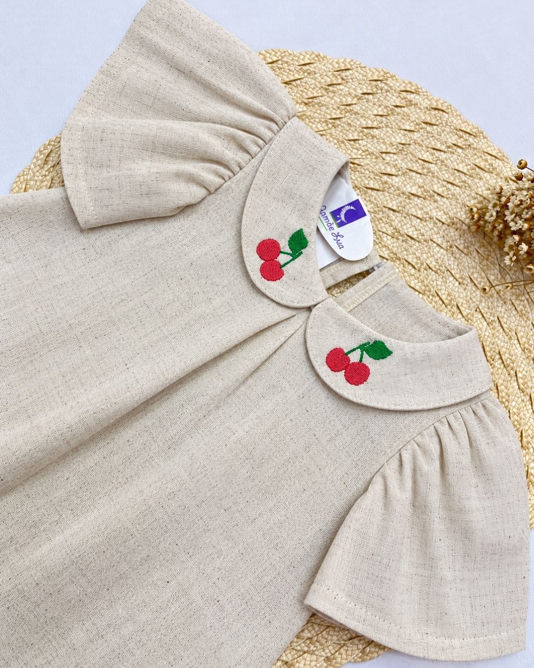Vestido Bebê Com Gola Bordada De Cerejas